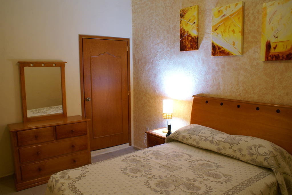 Residencia los Angeles Bed and Breakfast Guadalajara Habitación foto