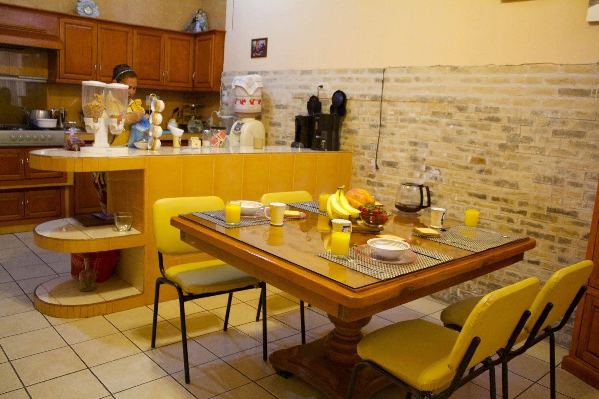 Residencia los Angeles Bed and Breakfast Guadalajara Exterior foto
